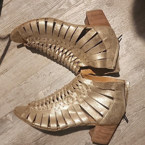 gold open toe/bootie - Picture 4 of 4